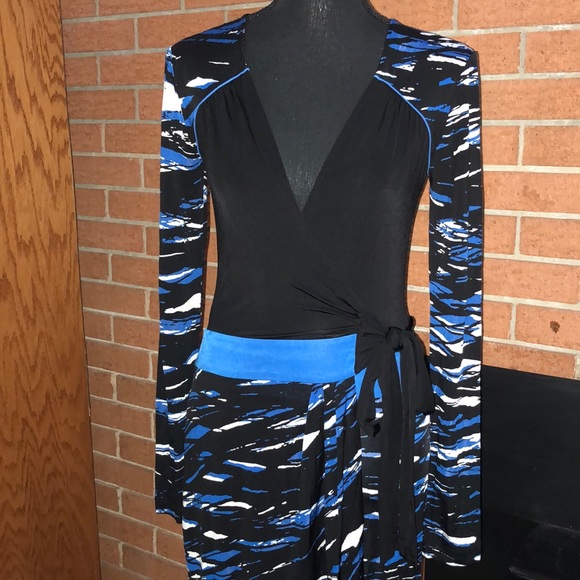 💙BCBGMAXAZRIA💙MARBLED COLOR-BLOCK WRAP DRESS💙 - Picture 2 of 8